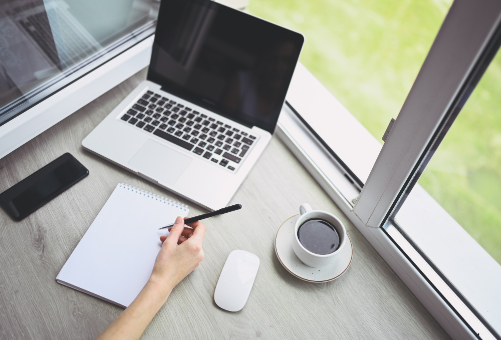 macOS vs. MS Windows: Kodėl „Apple“ ekosistema laimi produktyvumo ir architektūros kovą?