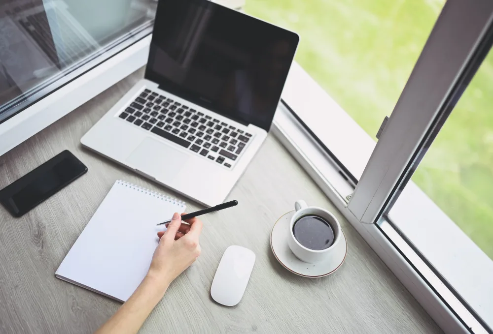 macOS vs. MS Windows: Why the Apple Ecosystem Wins the Battle of Productivity and Architecture?